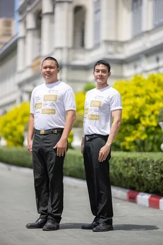 เซ็นทรัลพัฒนา ขอเป็นตัวแทนคนไทย ส่งกำลังใจถึงแนวหน้า มอบเสื้อ สกรีนคำขอบคุณจากหัวใจคนไทยถึง “ฮีโร่ของชาติ”