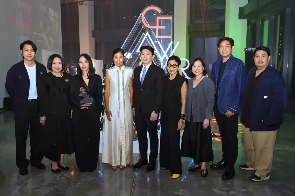 Central Pattana champions Thai local wisdom through creative collaboration —“Kak-Christ-Mud”, the Silk Mudmee Christmas tree, wins top prize at the Creative Excellence Awards 2025