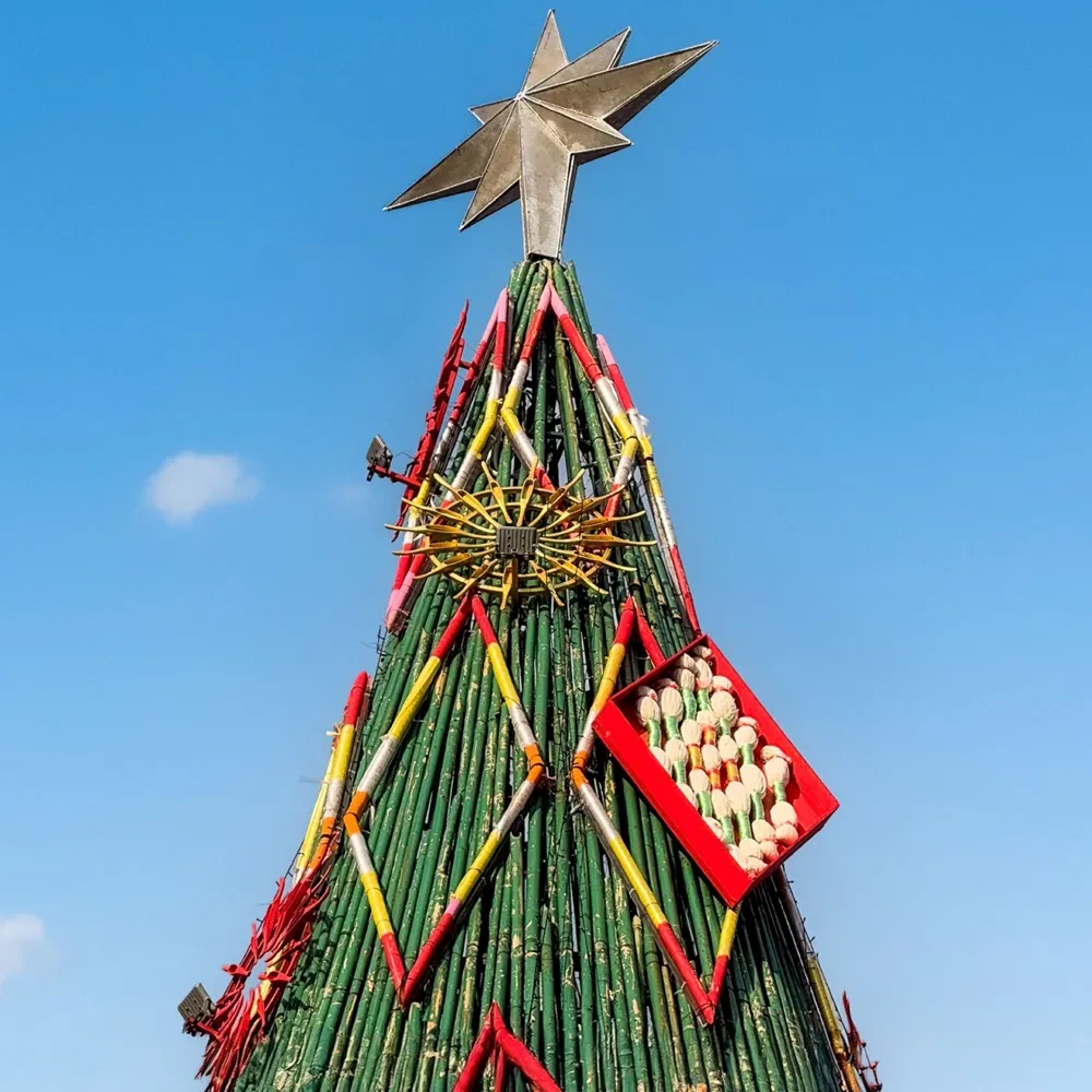 Central Pattana champions Thai local wisdom through creative collaboration —“Kak-Christ-Mud”, the Silk Mudmee Christmas tree, wins top prize at the Creative Excellence Awards 2025