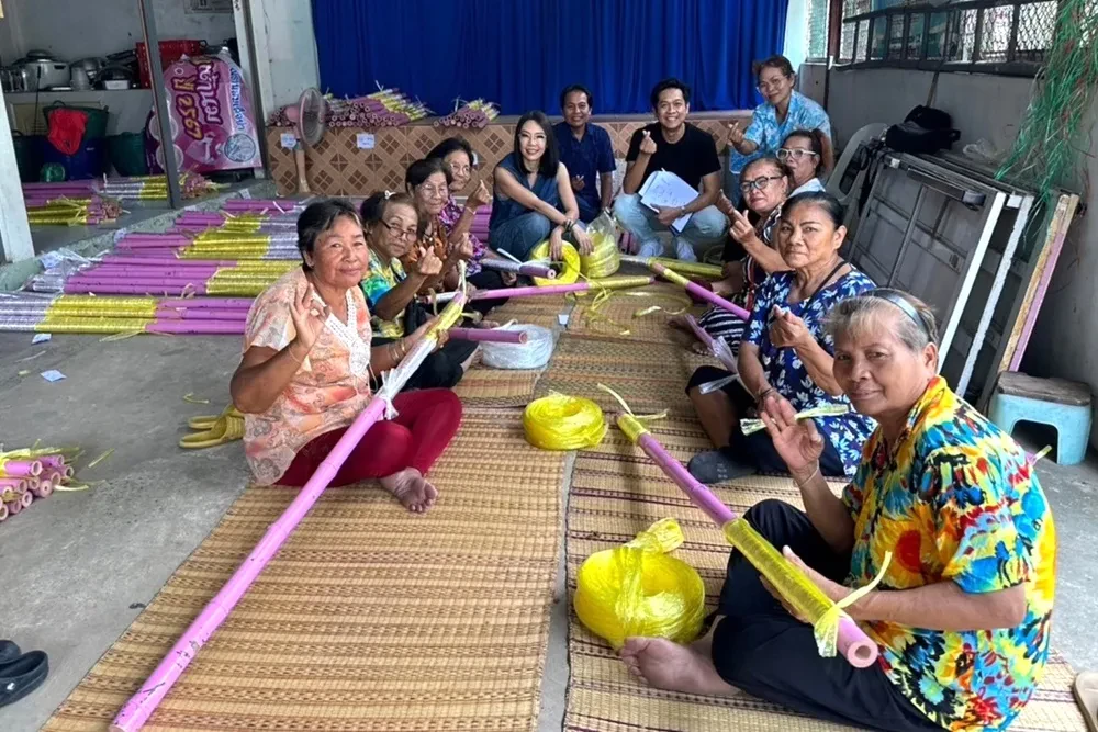 Central Pattana champions Thai local wisdom through creative collaboration —“Kak-Christ-Mud”, the Silk Mudmee Christmas tree, wins top prize at the Creative Excellence Awards 2025